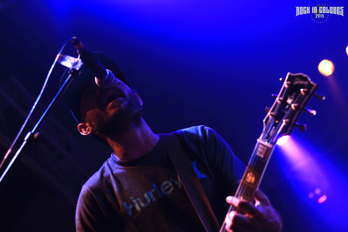 Tiba waktu band Ska <a href="/shaggydogjogja/">SHAGGYDOG</a> tampil energik dan seru di #RICfest2015 #Makassar