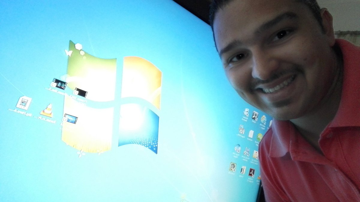 AshtonObery's tweet photo. @ProlinePC #ProlineWindowsSelfie #ProlineWindowsTablet https://t.co/QYr30Z25wM