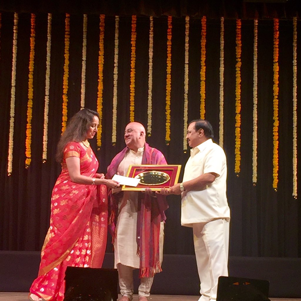 Presentation of the 'Jaya Award' to Shri Deepak Mazumdar for his outstanding contribution in Bharatanatyam