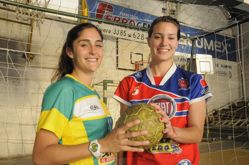 Referiuy's tweet photo. Se empieza a definir el federal de handbol entre #Goes y #Layva. https://t.co/I8J0JBtExm https://t.co/Y2s0CkfQ5b