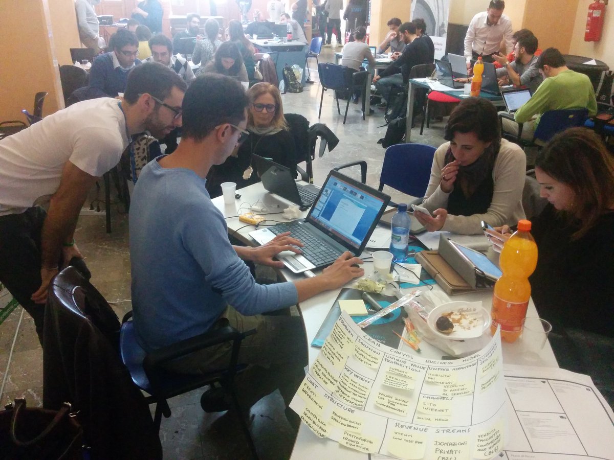 sysack's tweet photo. Si pensa anche alle iniziative con un interesse nel sociale! Ecco il #team di #APAD! #swmessina #avaiava #startup https://t.co/E9hqyzeAPh
