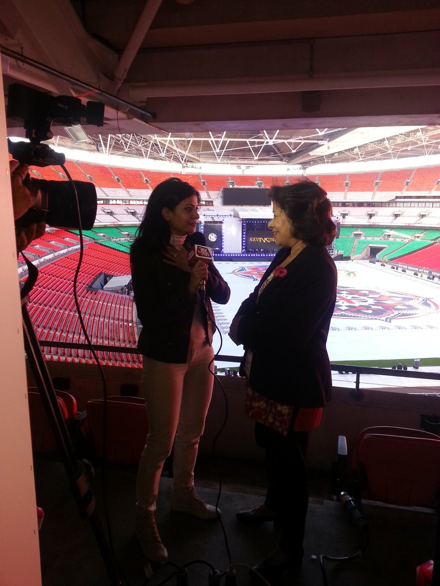 shailja101's tweet photo. It was nice to see you again after a long time. Love n regards @anjanaomkashyap  #Wembley #UkwelcomesModi https://t.co/mU7fK86ddo