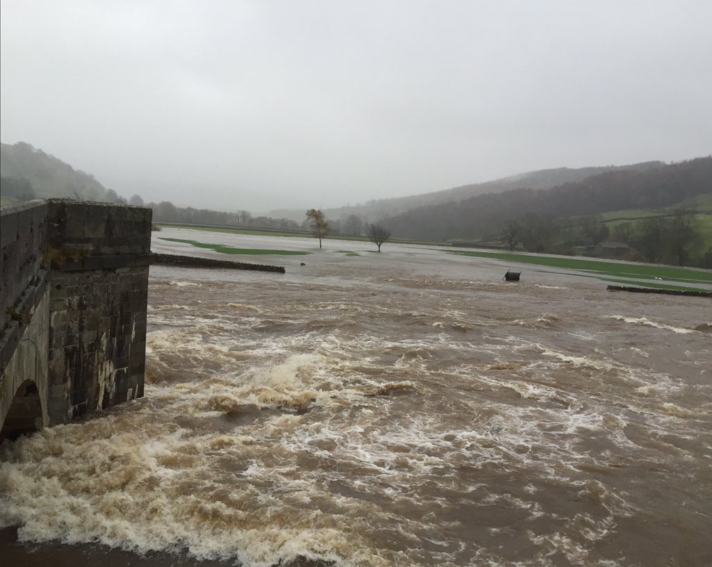 redlionburnsall's tweet image. #lotsofrain #dramatic #burnsall @Hudsonweather @EnvAgency