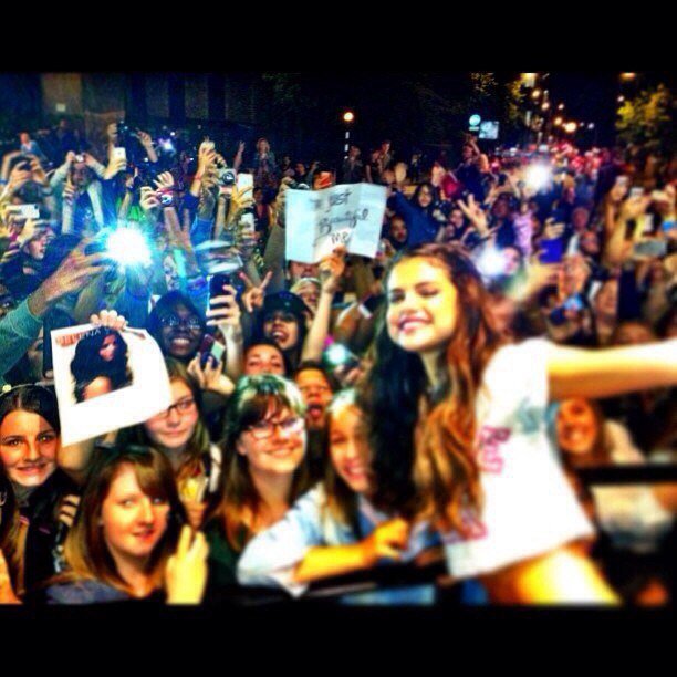 tashalovesel's tweet photo. ♥Selenator♥ https://t.co/ONJXj9btIu