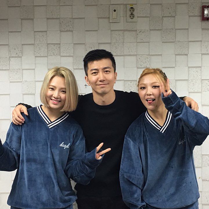 Some_One13's tweet photo. Take a pic with my students.#lockingkhan #펑크스타일러스 #리틀위너스 #효연 #민 #소녀시대 #미스에이
https://t.co/9oUqynAlmi https://t.co/wtjhuZTpot