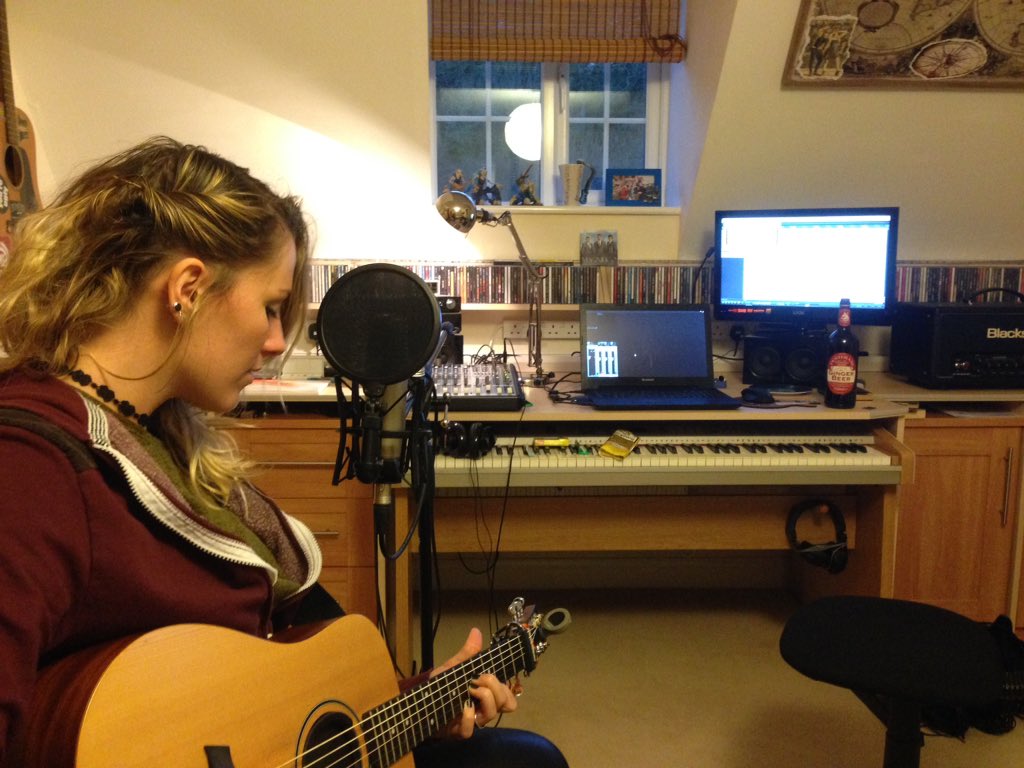 Ymaczombielove's tweet image. Working moments #music #musicianatwork