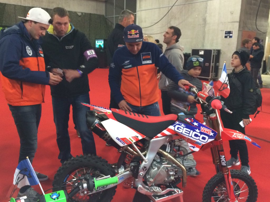 Visite de <a href="/JHerlings84/">Jeffrey Herlings</a> sur le stand #YCF #YCFLille #SXLille2015