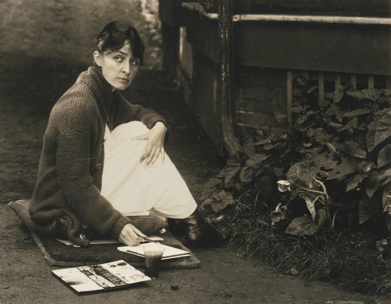SaatchiArt's tweet photo. Happy Birthday, Georgia O'Keeffe! Alfred Stieglitz took this photograph of her painting in 1918. https://t.co/y6eRpwkFZe