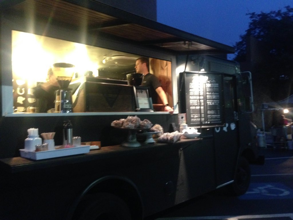 Frost_321's tweet image. Start your race with some fresh brew @LuckyLabATX #atxrunspink