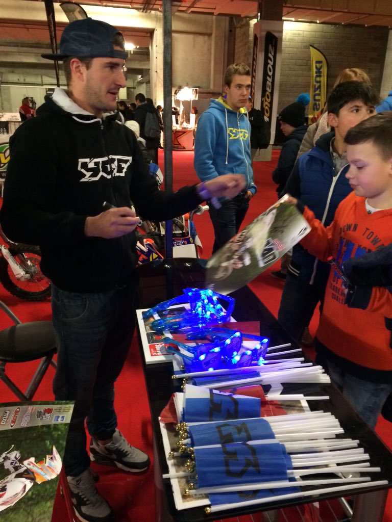 Séance de dédicace de #MikeVallade au #SXLille2015  #YCFLille #YCF