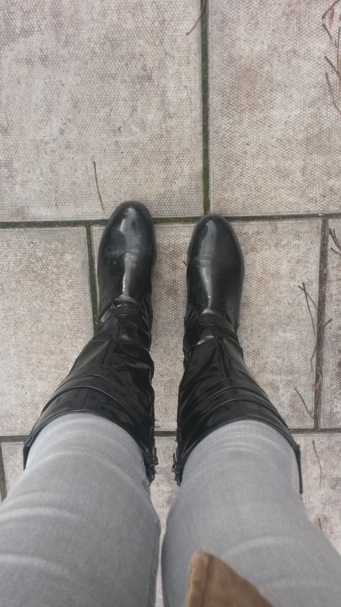 financialdom15's tweet photo. Lick them clean make them shine! Get under my boots #shoefetish #bootfet #footfettish @RTpig @tonybobo3 @RT_Slave https://t.co/iwBLe9k45i