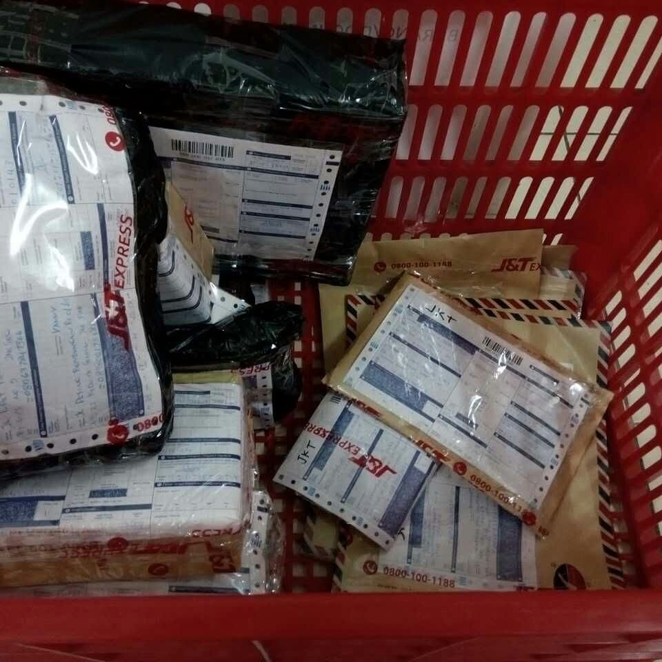 JTExpress1's tweet photo. Alhamdulilah guys pickup hari ini...

#olshop
#onlineshopjakarta
#kebayoranlama #kebayoranbaru
#kebayoran https://t.co/TvqtPZdpDx