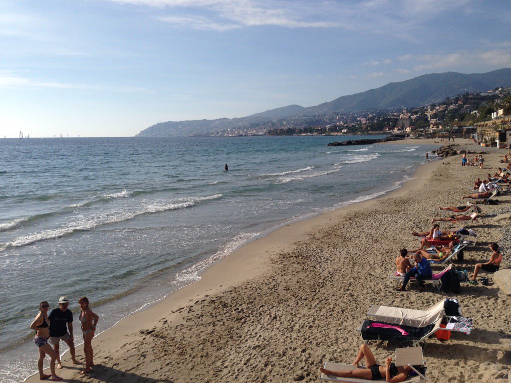 CasaMagnolie's tweet photo. What a SUNday!!! Novembre 15th ... 👍🏻 #beach #sun #goodlife #sunremo #trepontibeach #treponti #sanremo #visitsanremo https://t.co/NHO8FGF1jm