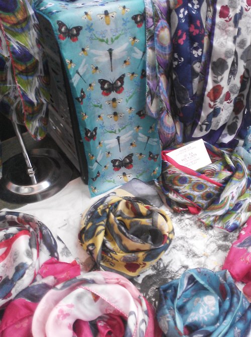 Great day at Greenwich Market <a href="/shopgreenwich/">shopgreenwich</a> yesterday. Opposite my stall was <a href="/sparrowsgreens/">Sparrows Green</a> beautiful scarves!