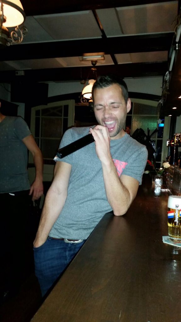ROAC_5's tweet photo. Bril gisteravond!! #jammerbril #ROAalt https://t.co/ZgwTog8c33