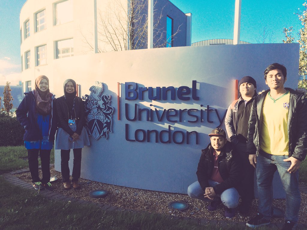 Rannaq513's tweet photo. After one year in Brunel baru dpt amik gmbar kat sini sama2 😅#brunel #engineerinlife #prayforworld https://t.co/MdaYLDY8Tk