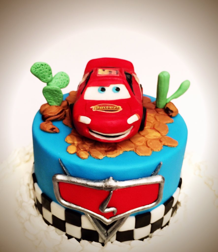 TortaExpress's tweet photo. Cars McQueen cake &amp; cookies #tortaexpress #cakedesign #festedicompleanno #party #bari https://t.co/JHby7SxQmB