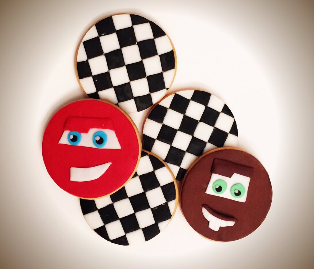 TortaExpress's tweet photo. Cars McQueen cake &amp; cookies #tortaexpress #cakedesign #festedicompleanno #party #bari https://t.co/JHby7SxQmB