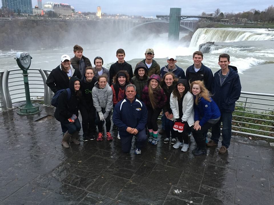 GoChoctawsXC's tweet photo. Freezing temperatures didn't stop the xc team from celebrating a successful race day at Niagara Falls https://t.co/BgyEaYxOQC