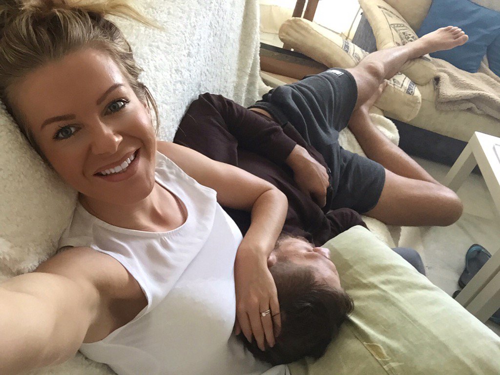 LucyBarnatt's tweet photo. When you hungry but you got a sleeping giant on you @LukeBarnatt #dontwakethebeast https://t.co/3PZadEXzge