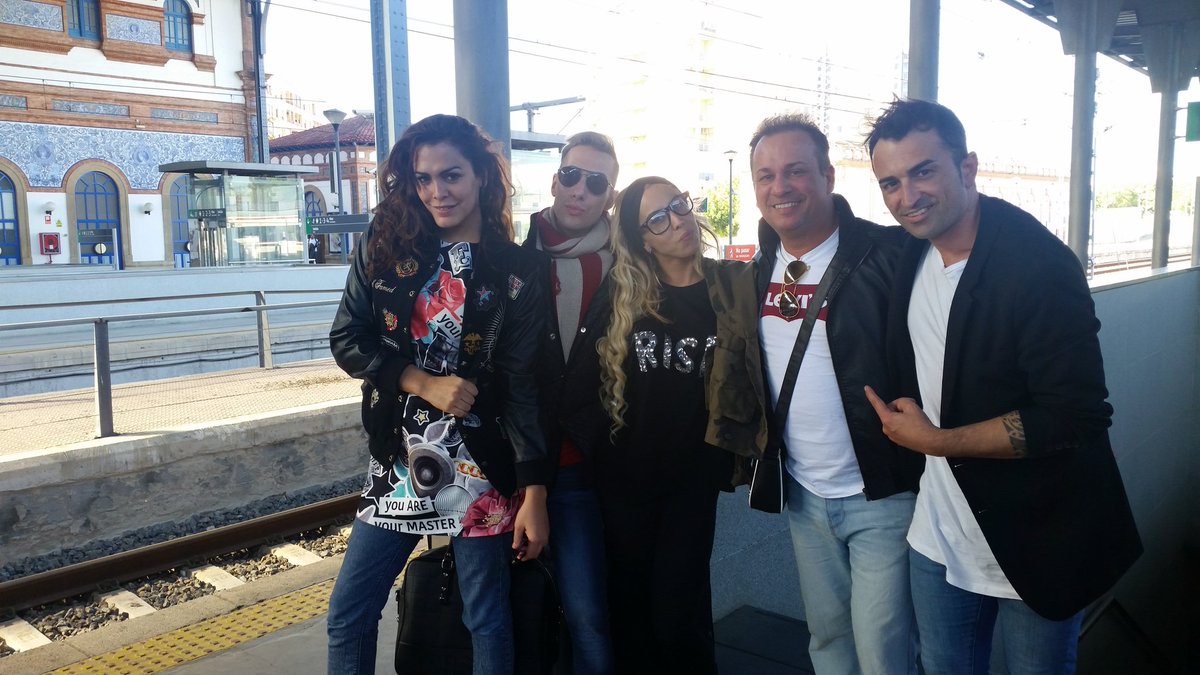 espectaculosvlc's tweet photo. mi equipo de#castingrealityTv @espectaculosvlc @JesusIReyes @AmorRomeiraGh @FRAN__LARA y una sorpresa @_AmandaGH16_ https://t.co/v1qhHDe6VM