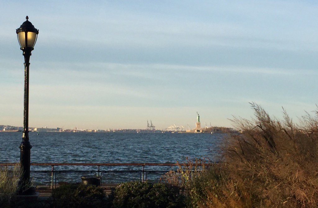 hudsonette's tweet photo. Bonjour to Lady Liberty, gift from France. #NYC #ThoughtsWithParis https://t.co/2WeoT3MXTJ