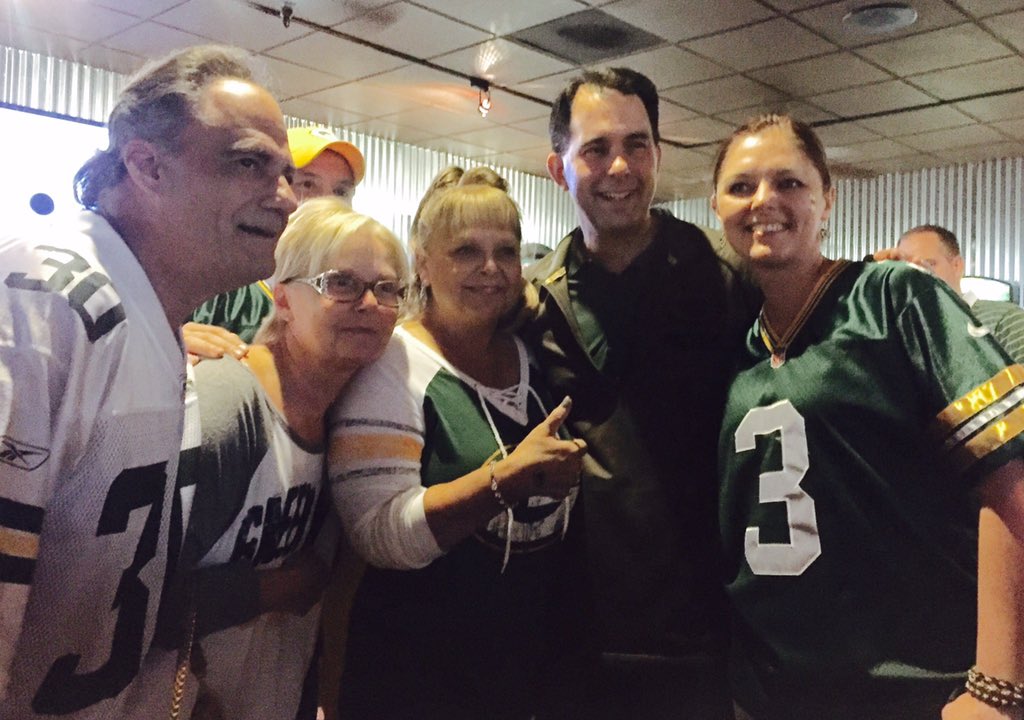 ShelliMarquardt's tweet photo. @TonetteWalker having a blast with you in #Vegas #RumRunner #PackerBar https://t.co/ghUQlfOLYy