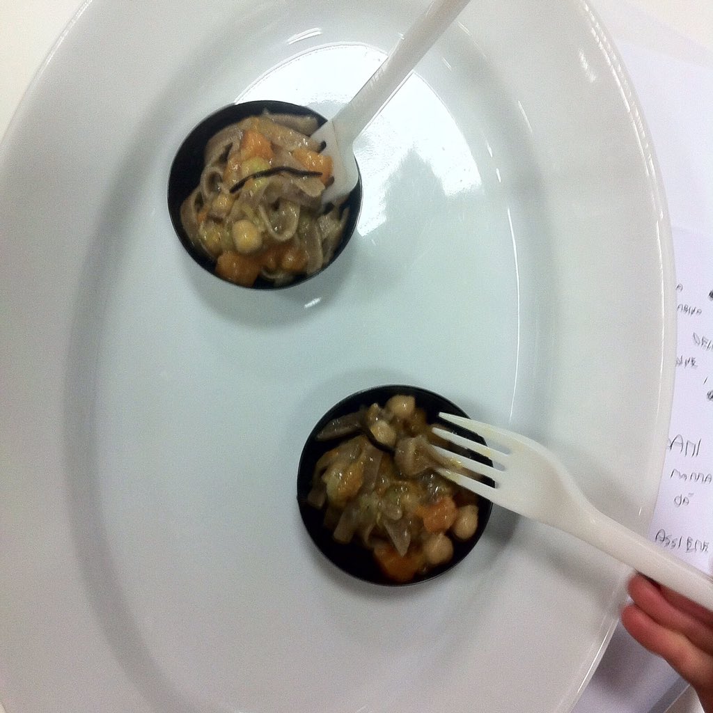 Ares992's tweet photo. #swromafood Nonna: che hai mangiato stasera? Ares: Le cavallette https://t.co/wsvEM7ZeQu