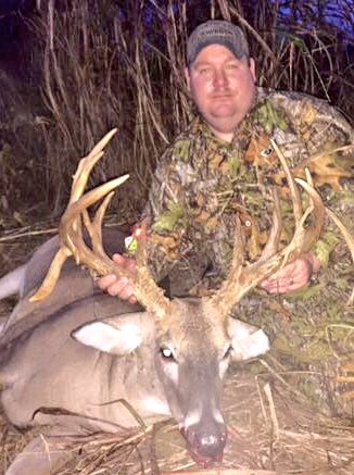 thwackem's tweet photo. Eric H. with his KY buck https://t.co/30iOfIg4tm