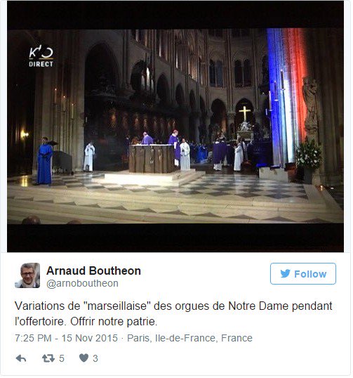 Le_Figaro's tweet photo. La Marseillaise jouée pendant la messe à #NotreDame #République https://t.co/FG8jRwkFhy #ParisAttacks https://t.co/UGDFNafMdX