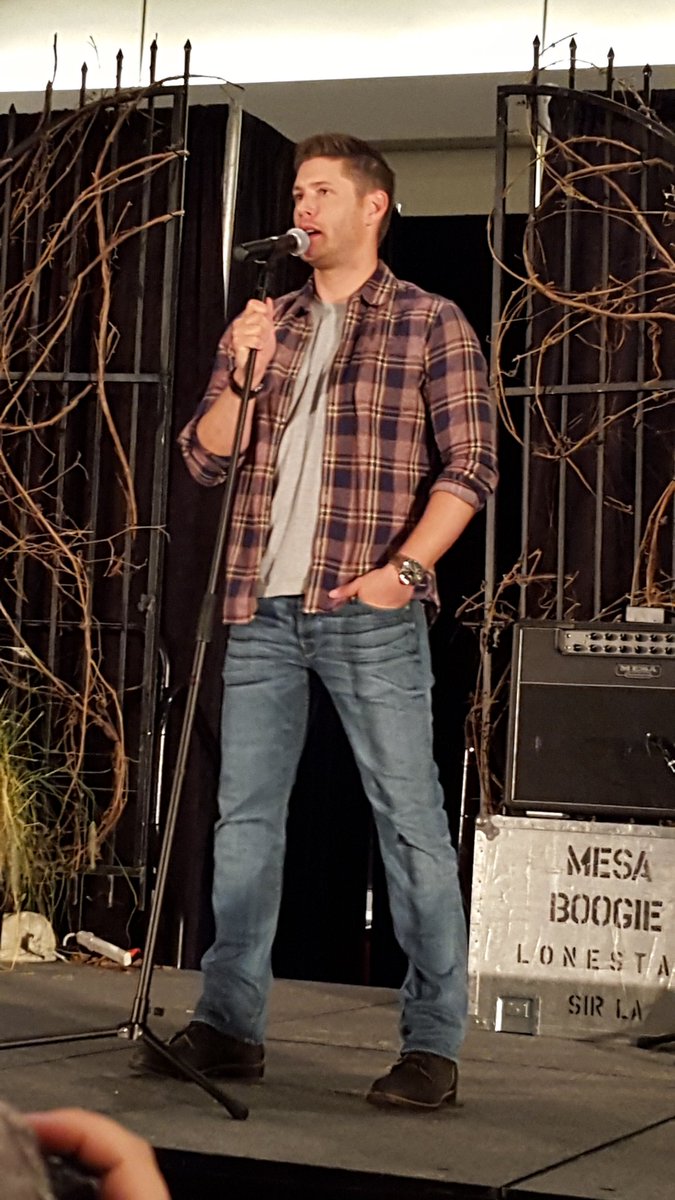 FangasmSPN's tweet photo. .@JensenAckles : JJ had her first boxing match. Kid pushed Shep and she clocked him #pascon https://t.co/lnertmCO8w