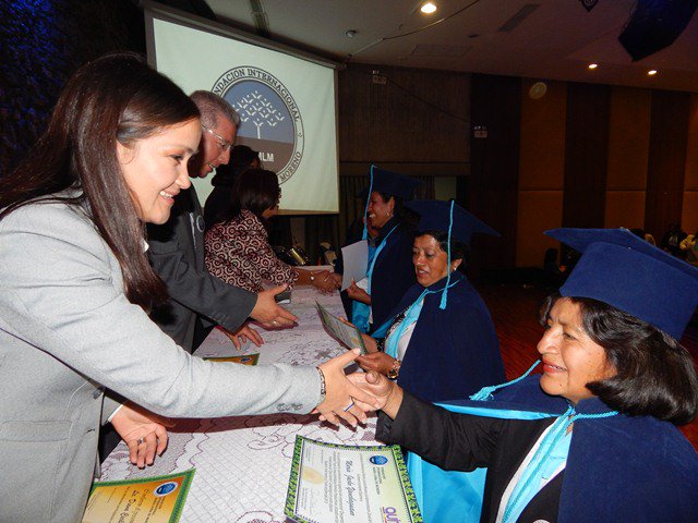 FIMLM's tweet photo. En Ecuador se gradúan #EmprendedoresDeValor aprendiendo #HabilidadesParaLaVida @MLPiraquive https://t.co/Zu5ysRQamZ https://t.co/CppSmxMdAB