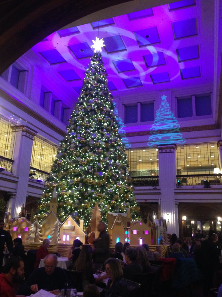 DawnHasbrouck's tweet image. Gorgeous Christmas tree @Macys. #WalnutRoom #NoFilter