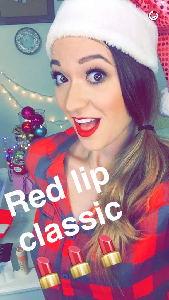 QueennAlisha's tweet photo. When @ALISHAMARIE and @AshNichole_xo snapchats are more put together than your life .. 😭🙌🏼❣🎀😍 https://t.co/S3qJrPRuDo
