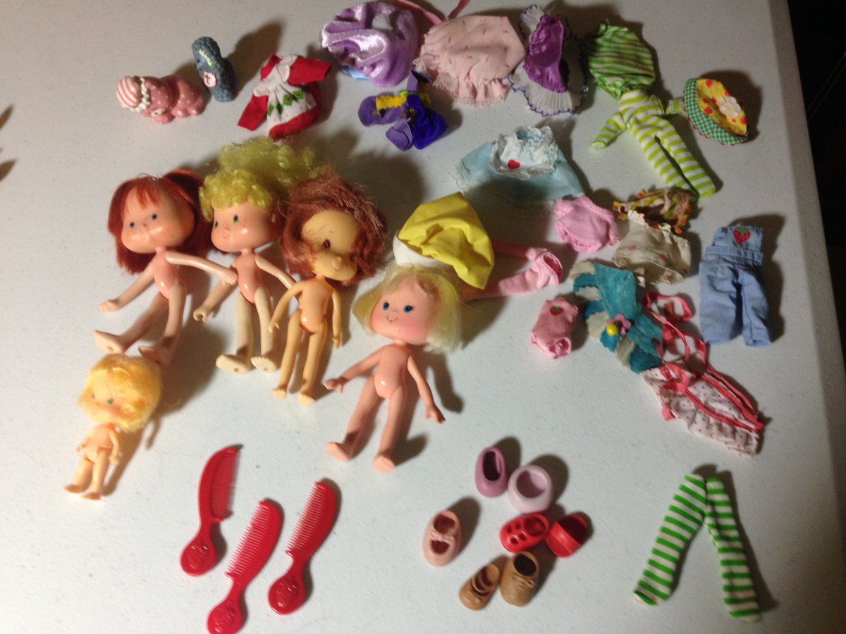 MittenShack's tweet image. #Vintage #StrawberryShortcake Doll Lot  pets and combs #AmericanGreetings #Dolls ebay.com/itm/-/26214486… via @eBay