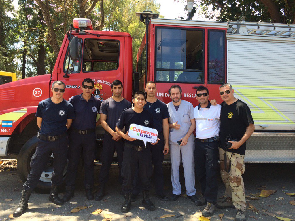 CompromisoVial's tweet photo. #CompromisoXlaVida @BombVolRosario https://t.co/4MlDZLrZkp