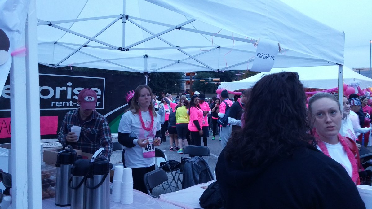 aleavens31's tweet photo. #komenaustin. #enterpriseincommunity, #group65, #StrengthInNumbers, 120 plus got out of bed early to support https://t.co/rU9VOt4xui