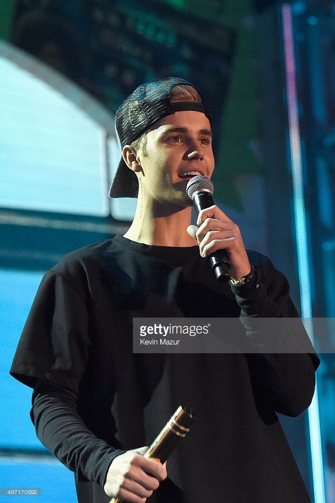 JustinCrew's tweet photo. Justin at Nickelodeon HALO Awards #MTVStars Justin Bieber https://t.co/r5Y3ofq0z8