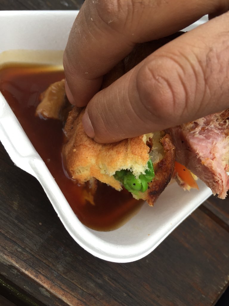 thebearbq's tweet photo. #onehandroast @dukeofhamilton Dipping!!! https://t.co/uEixdjMrfz