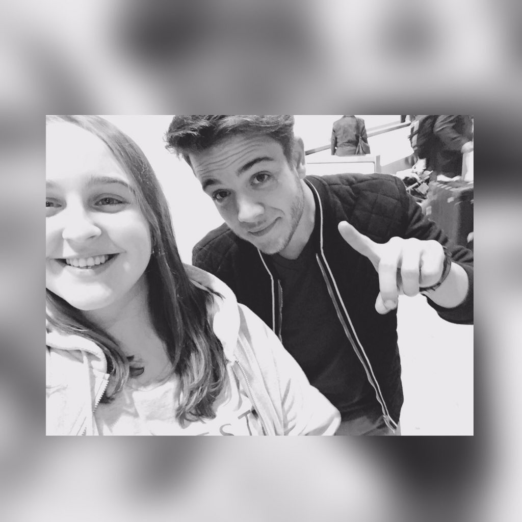 JuliaNix99's tweet photo. Thanks for all...you are so beautiful 🎀🙈❤️ #WhenWeWakeUp #LucaHaenni #Faenni #AirportPic https://t.co/ngEj60iCNM