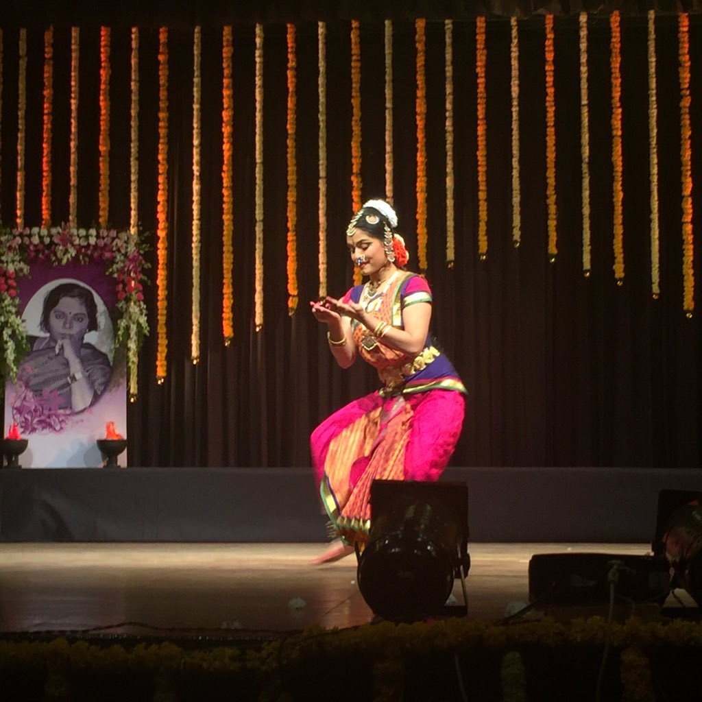 After Preetisha's beautiful performance, Maithri Rao takes over for her Bharatanatyam performance at #JayaSmriti