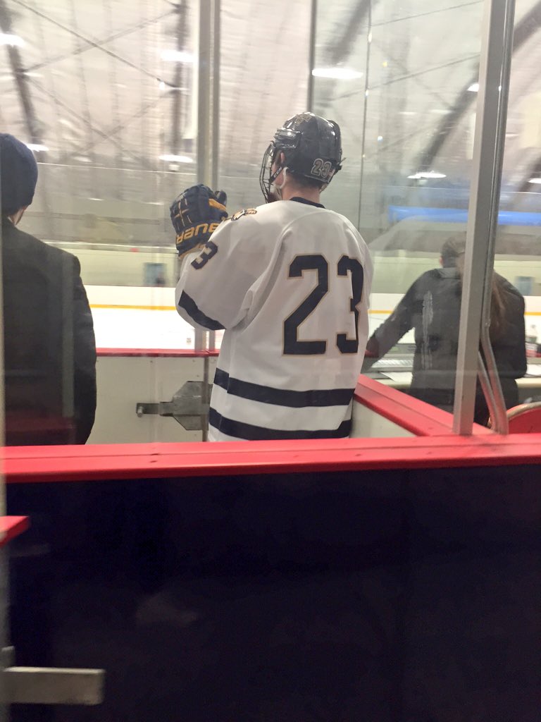 Luanayouwanna's tweet photo. When you hockey too hard #tothebox https://t.co/M5M2t41dq2