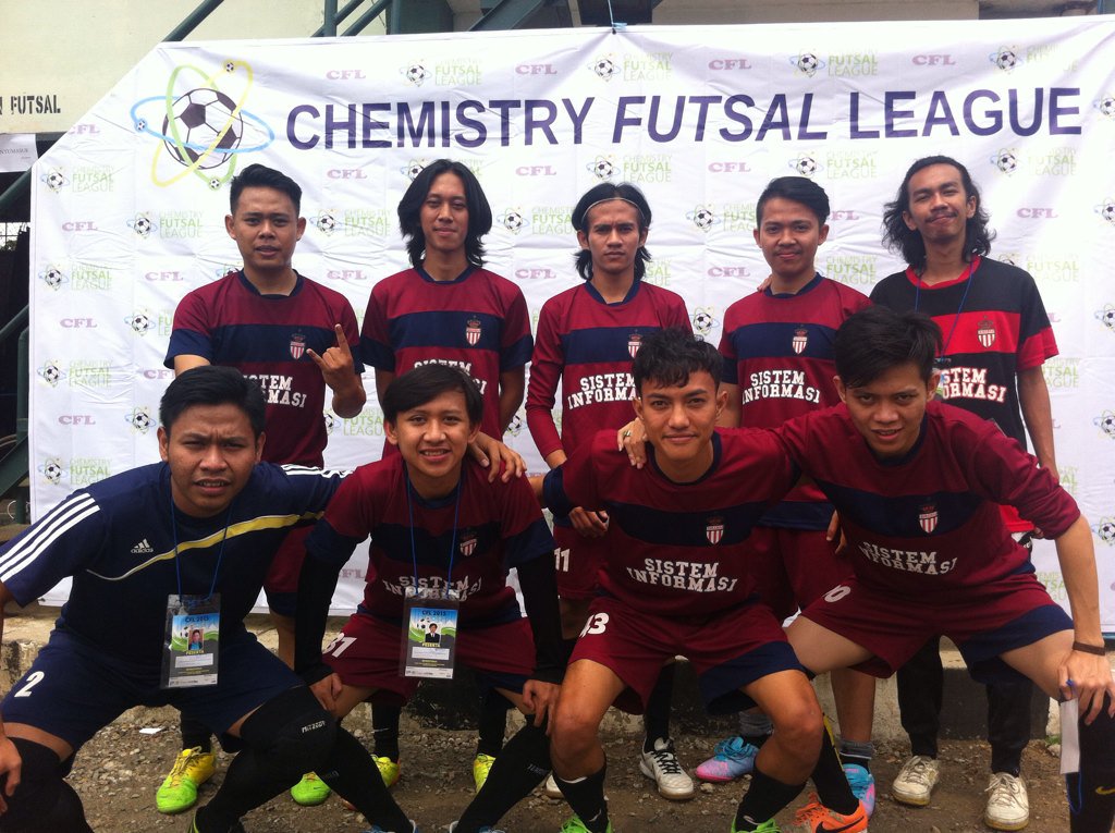 TimnasSIUnikom1's tweet photo. Pemain, Manager, dan Pelatih di turnament chemistry futsal league #fairplay #Lolos8Besar @HIMA_SI https://t.co/eDTxBLyJCP