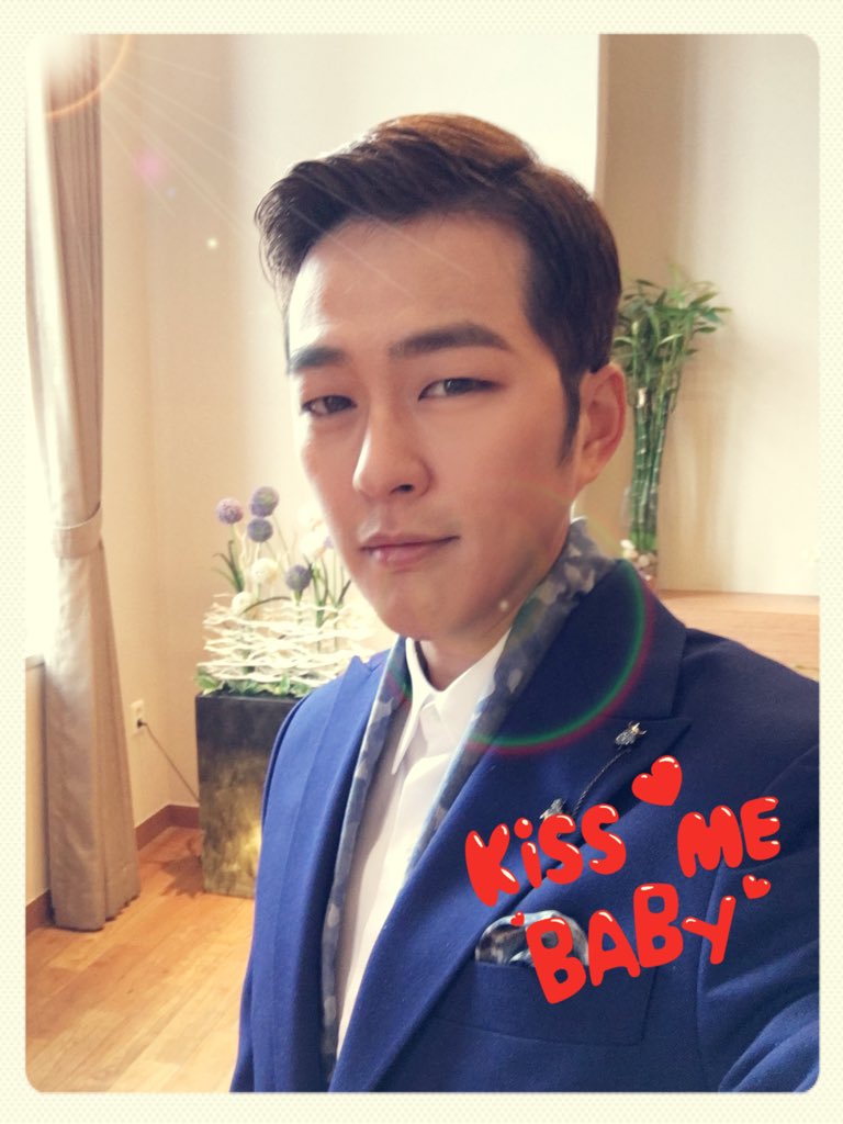 Kwangparty's tweet photo. 사진보정 앱으로 턱을 좀 만졌더니 ㅋㅋ 잼나요 ㅎㅎ #박광현 #포샵광현 https://t.co/uh6lkZbo5m