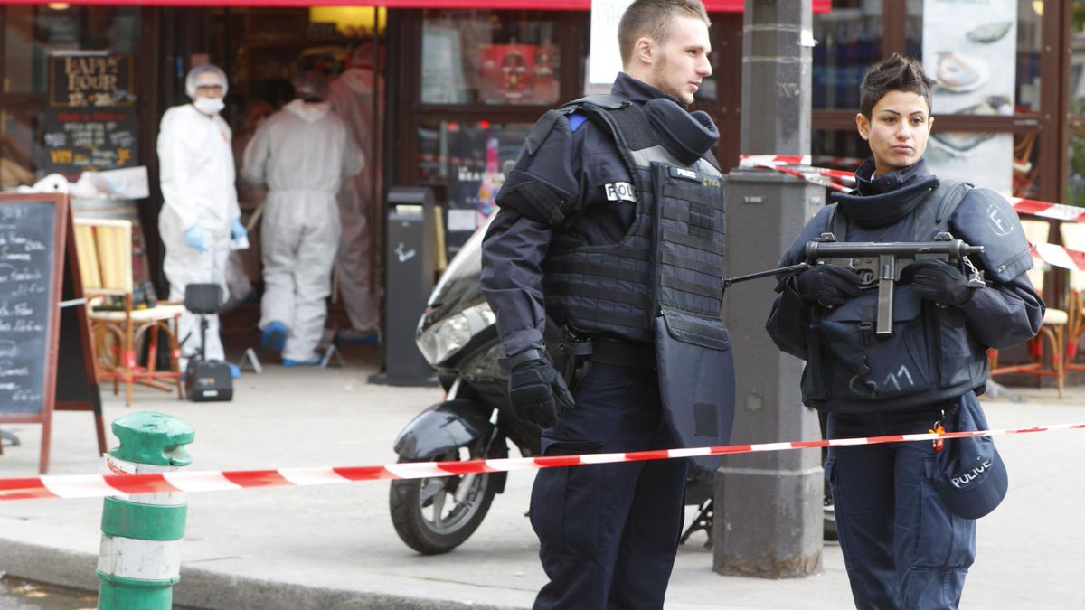 فرنسا: إطلاق نار في عدة مناطق من باريس وانفجار قرب ملعب فرنسا شمالي العاصمة - صفحة 3 CT3JLq3WIAEgb7y
