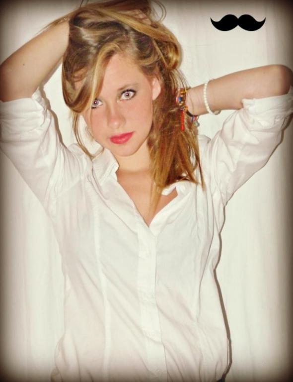 RECHERCHEPARIIS's tweet photo. RECHERCHE DE CHLOÉ, 26 ANS, PLUS DE NOUVELLES D'ELLE DEPUIS VENDREDI À 20:30! #RT UN MAXIMUM SVP #rechercheParis https://t.co/139m2XAzXP