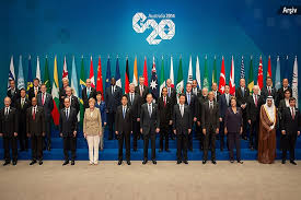 SiPeroNo1's tweet photo. Todos tan tranquilos con el Rey de Arabia Saudí que financia el terrorismo del ISIS que acaba de atentar en París https://t.co/eWB3FlV2Hh