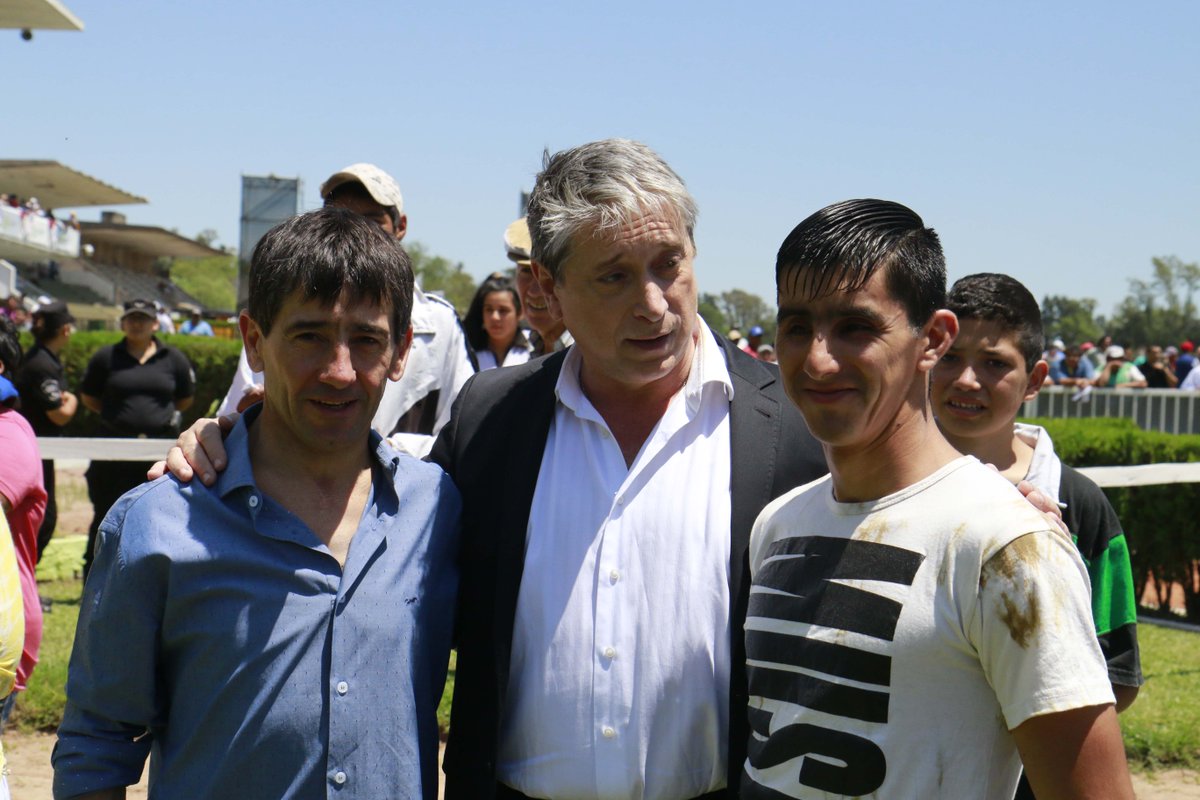 LasFloresTurf's tweet photo. Pablo Gustavo Falero, junto al Dr. @FeliceCarlos y Emiliano Mirón. Gran jornada en el Hipódromo de los Trabajadores https://t.co/UvccIsmvfl