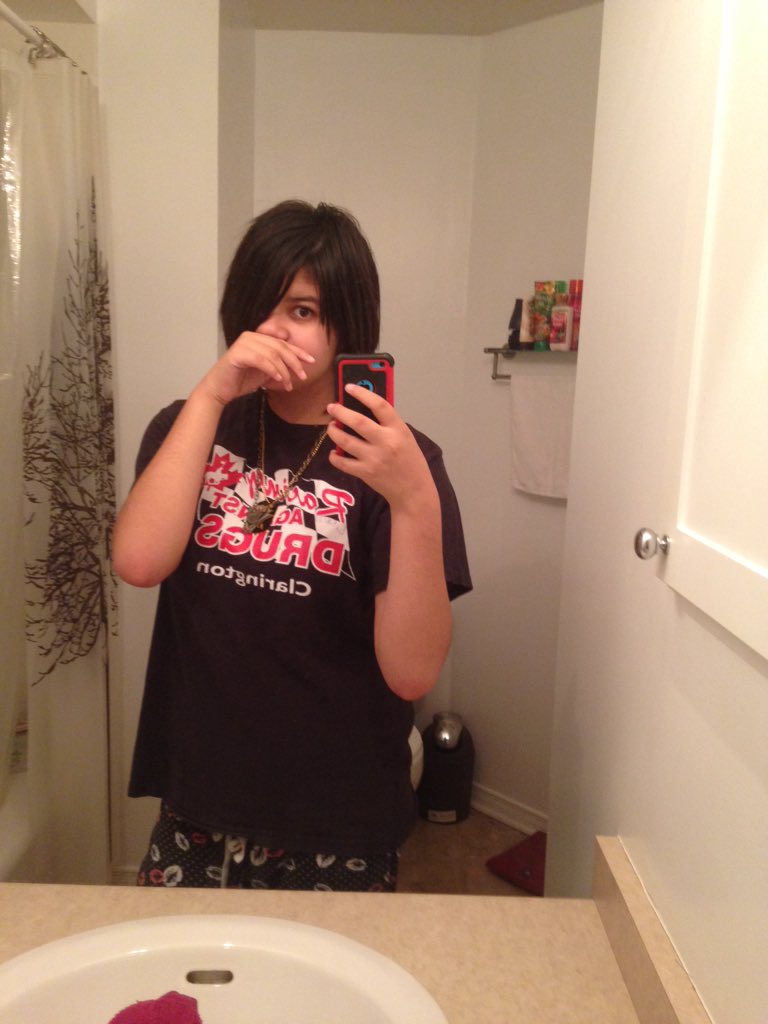 ||Hello, the Jacob writer is out of bed with a Volturi necklace on.