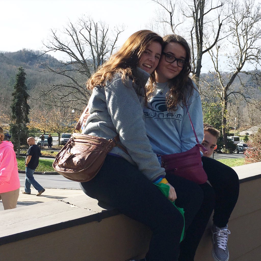 laurrengore's tweet photo. best weekend with my best friends<3 #fx2015 https://t.co/UfWZMFafD9